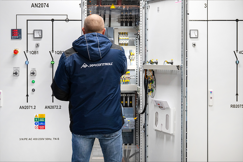 Realizácia technologického vybavenia takéhoto rozsahu si vyžaduje koordináciu veľkého množstva odborníkov.